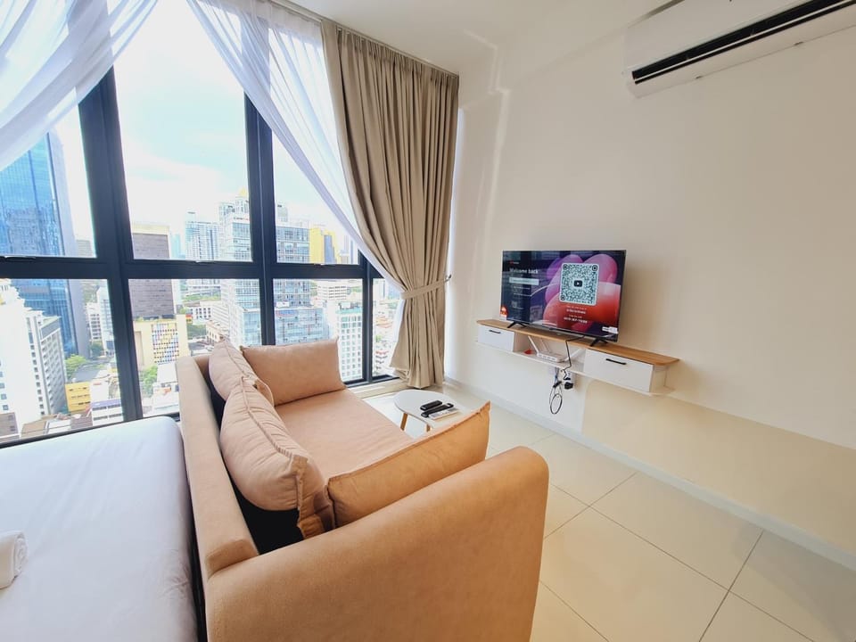 Communal lounge/ TV room, Bed, TV and multimedia, Living room, Seating area, Evening entertainment