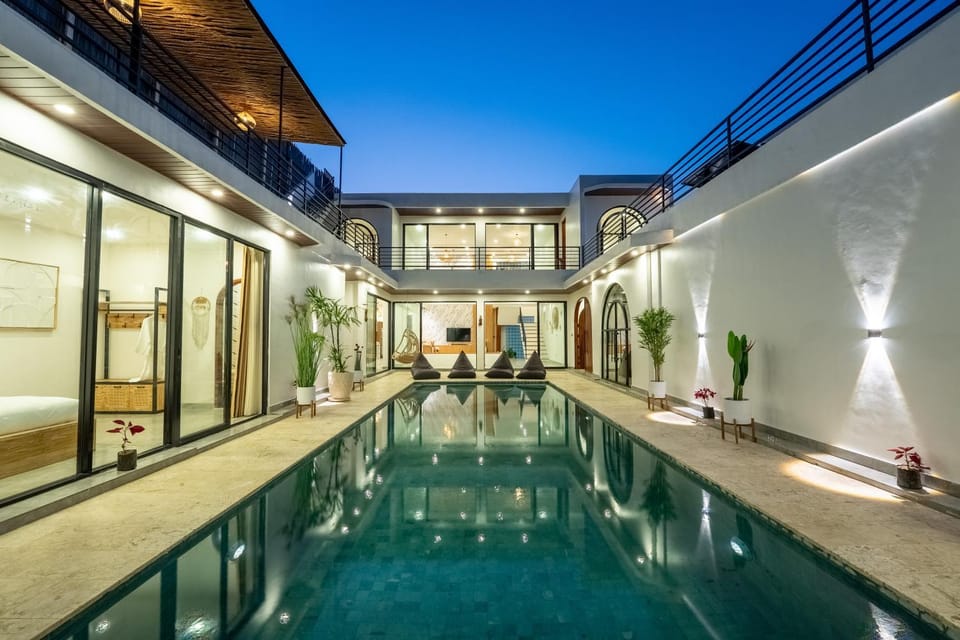 Property building, Pool view, Swimming pool, sunbed