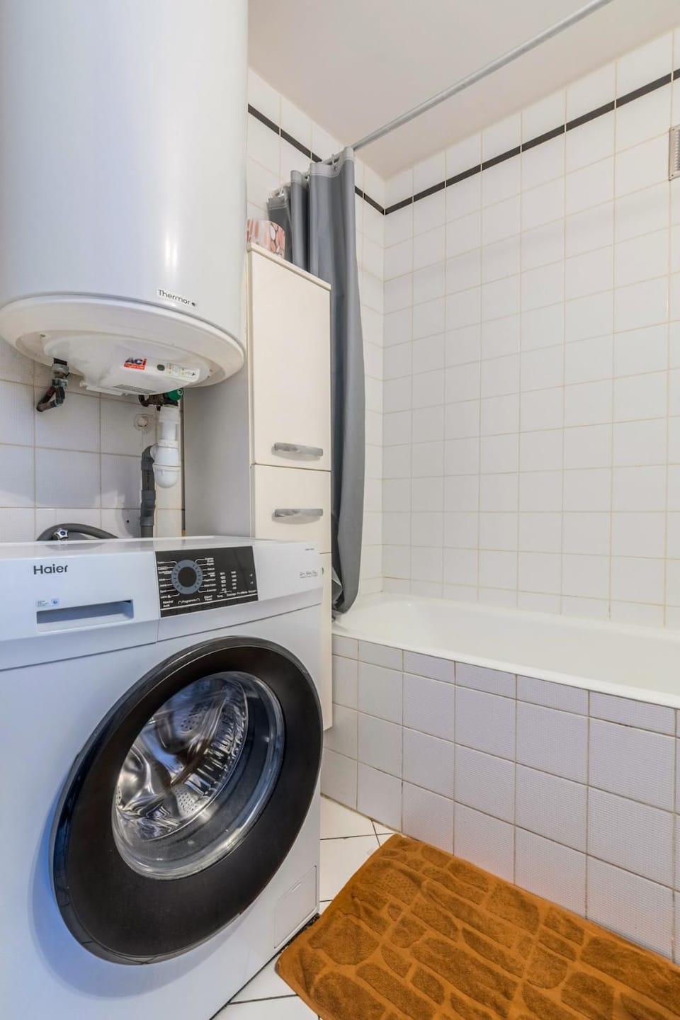 Bathroom, washing machine