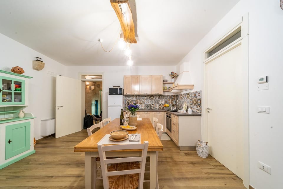 Kitchen or kitchenette, Dining area, dishwasher, oven, stove