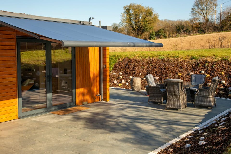 Property building, Patio, Day, Garden, Garden view