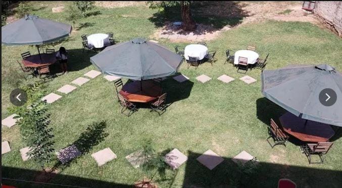 Restaurant/places to eat, Garden view