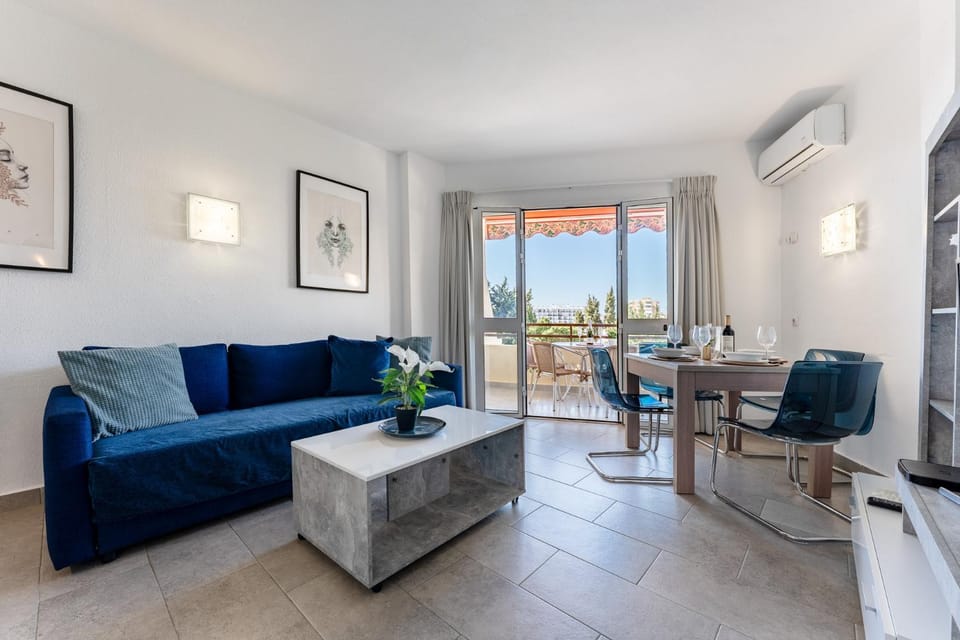 Living room, Dining area, air conditioner