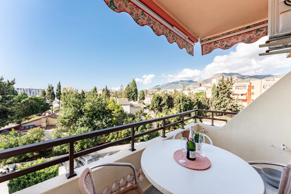Property building, View (from property/room), Balcony/Terrace, Dining area