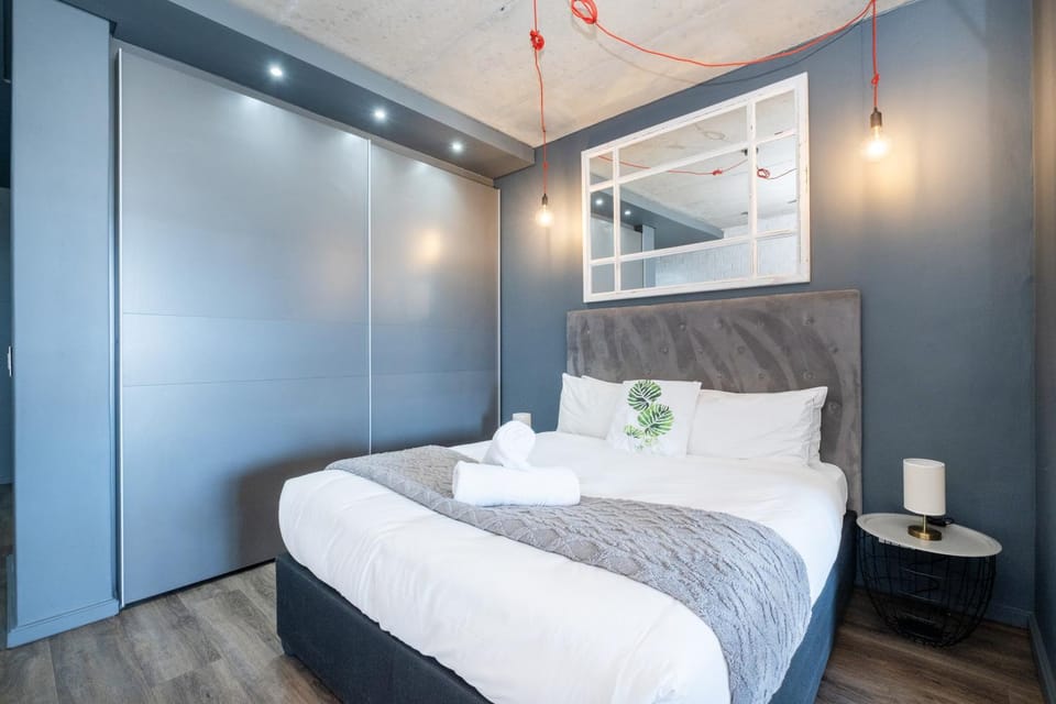 Bed, wardrobe