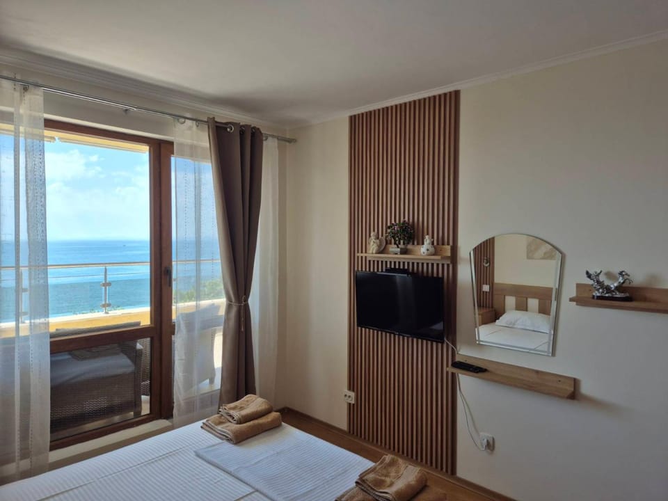 TV and multimedia, Bedroom, Sea view