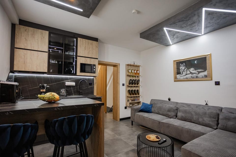 Kitchen or kitchenette, Living room, Seating area, Dining area, minibar