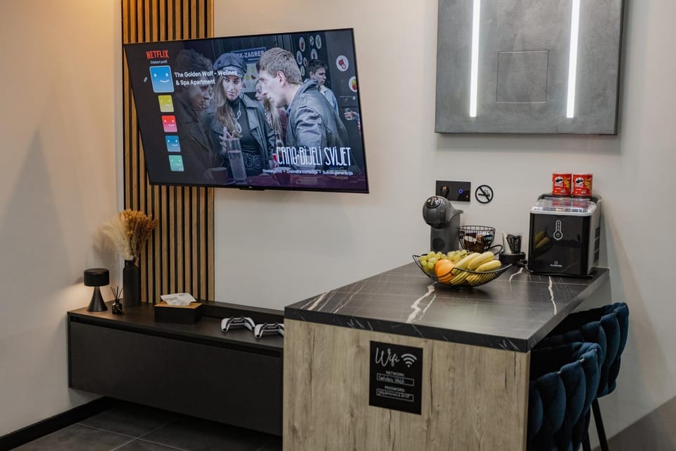 TV and multimedia, Kitchen or kitchenette, Living room, kitchen, kitchen