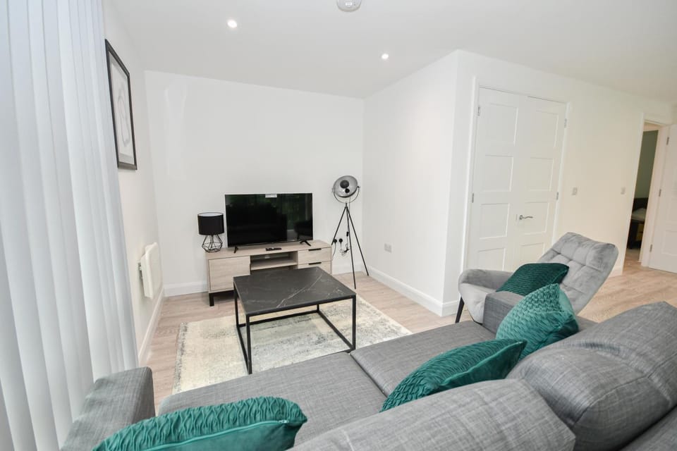 Modern 3BR & 2BA with Free Parking, Manchester M4 Apartment in Manchester