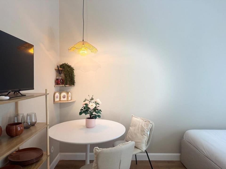 Communal lounge/ TV room, Bed, Living room, Photo of the whole room, Seating area, Bedroom