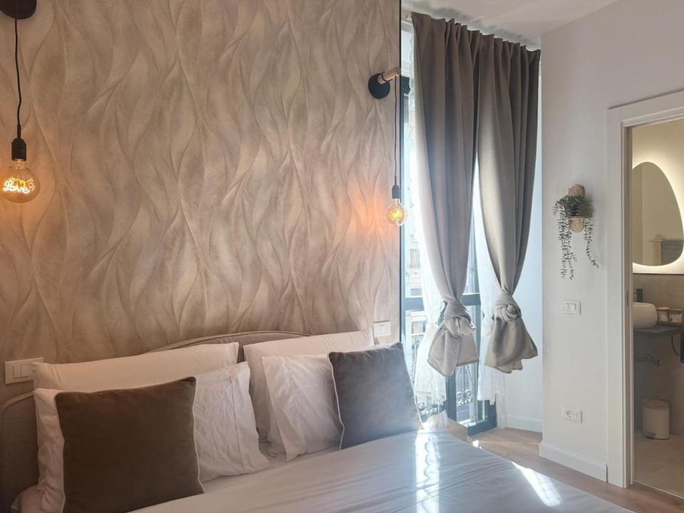 Bed, Living room, Photo of the whole room, Seating area, Bedroom