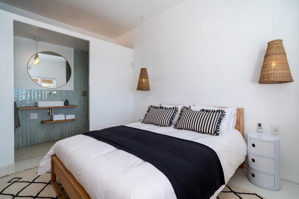 SongBird in Simon's Town with Outdoor Bath & Sea View House in Cape Town