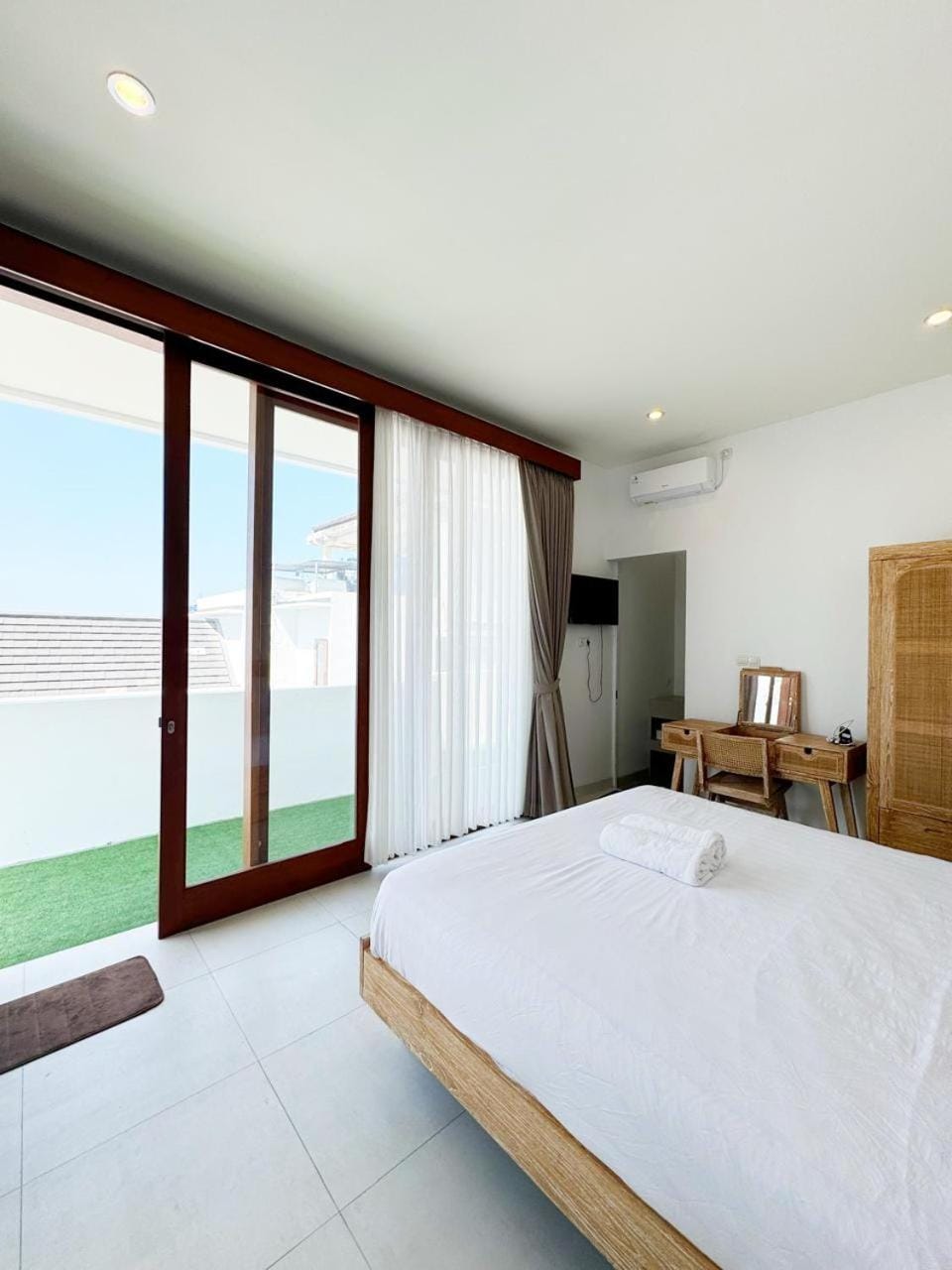 TV and multimedia, Photo of the whole room, Bedroom