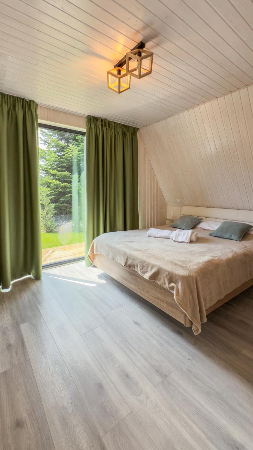 Bed, Bedroom, Garden view