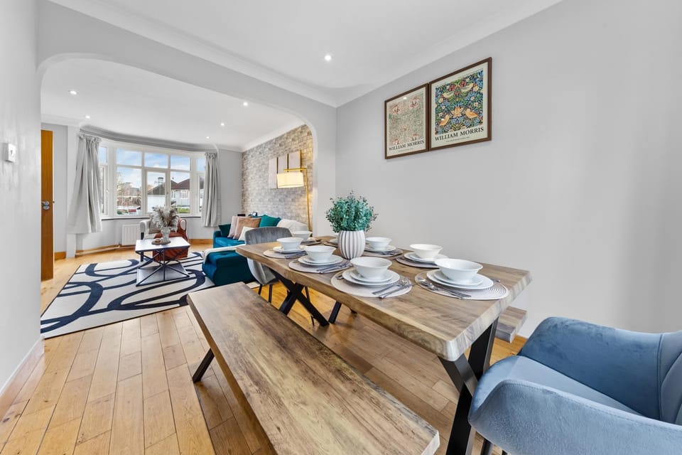 Living room, Seating area, Dining area, heating, heating, internet, internet