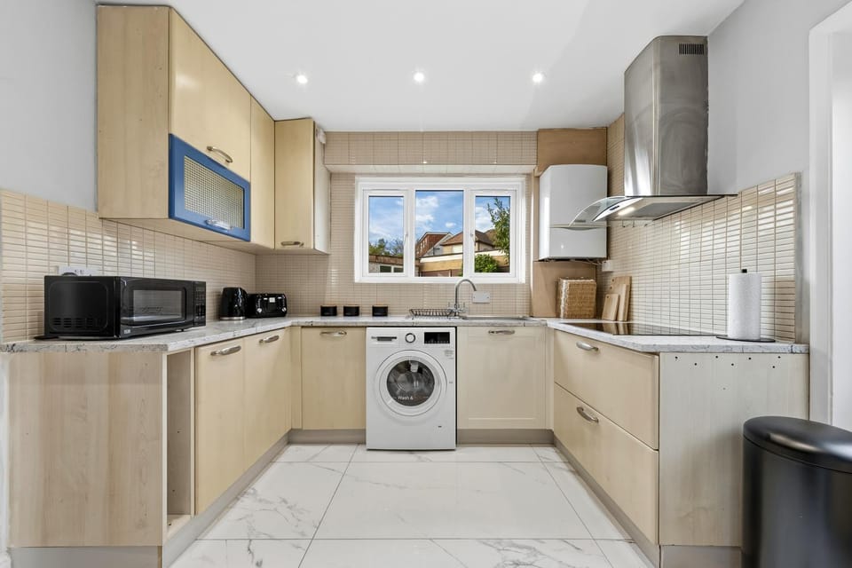 Kitchen or kitchenette, heating, heating, internet, internet, oven, stove, toaster, washing machine, dryer