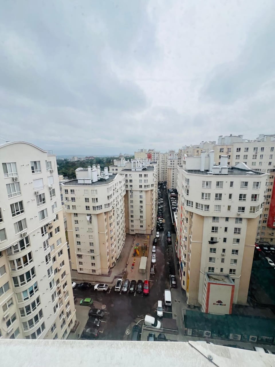 Property building, Day, Neighbourhood, City view, Street view, Location, Parking