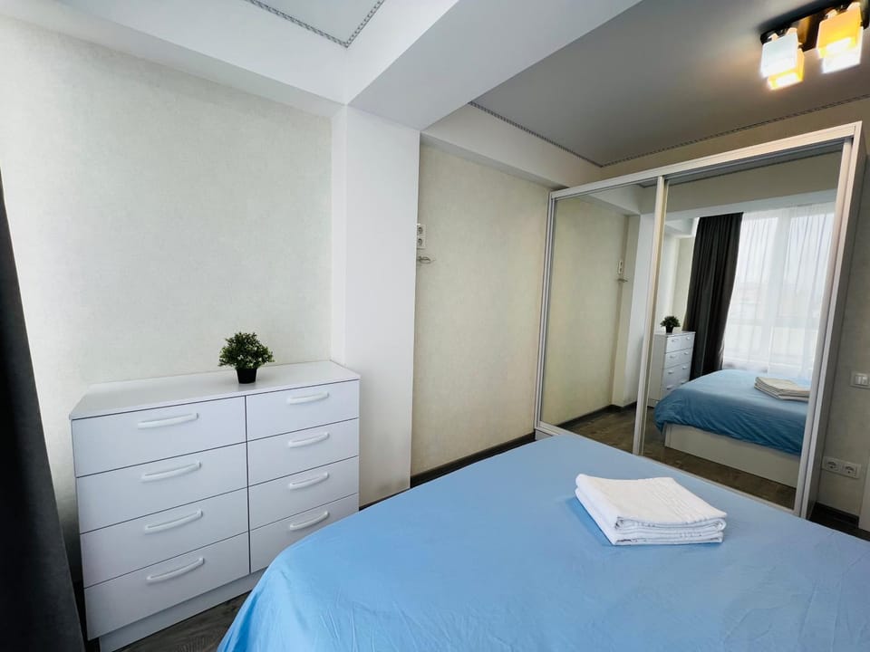Bed, Bedroom, towels, wardrobe
