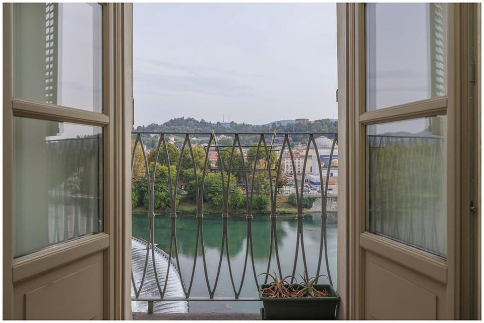 Day, Natural landscape, View (from property/room), Balcony/Terrace, City view, River view
