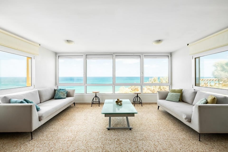 Communal lounge/ TV room, Living room