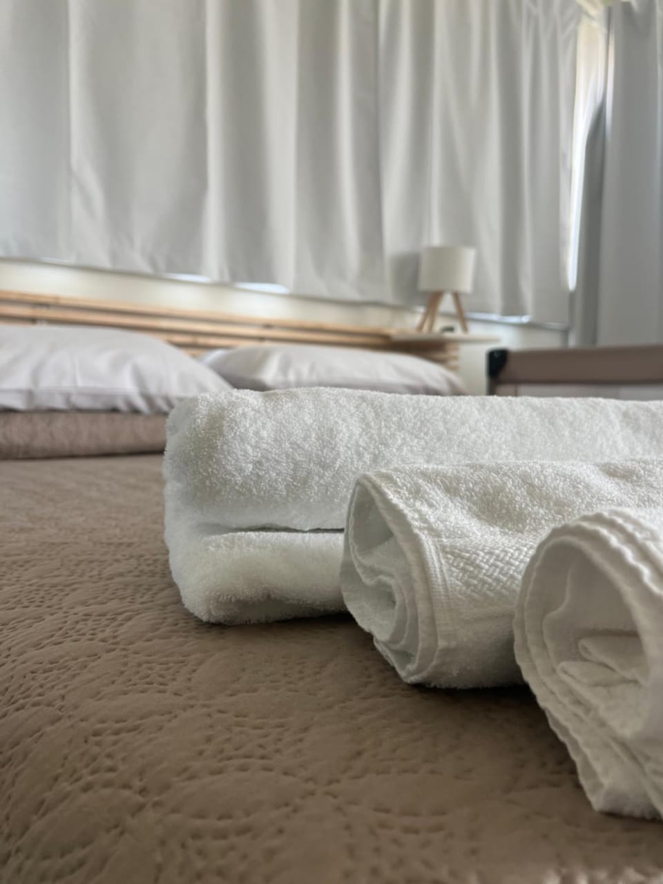 Bed, Bedroom, towels
