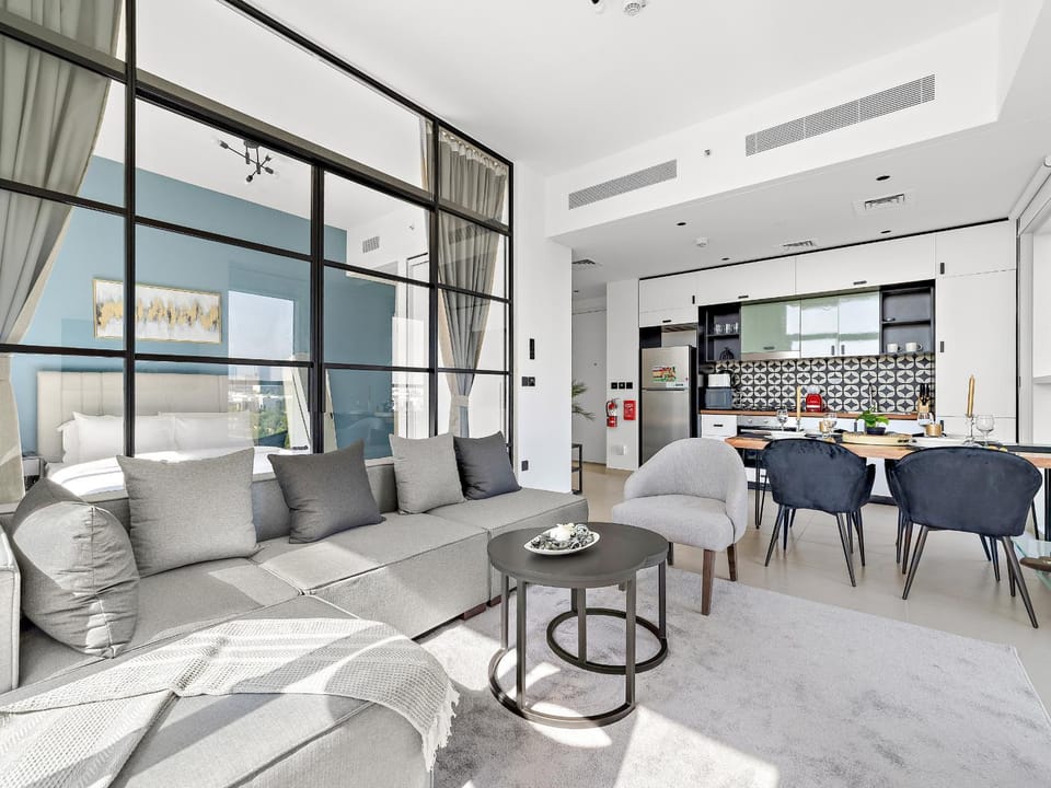 Classic Luxe 2BDR in Collective Apartment in Dubai