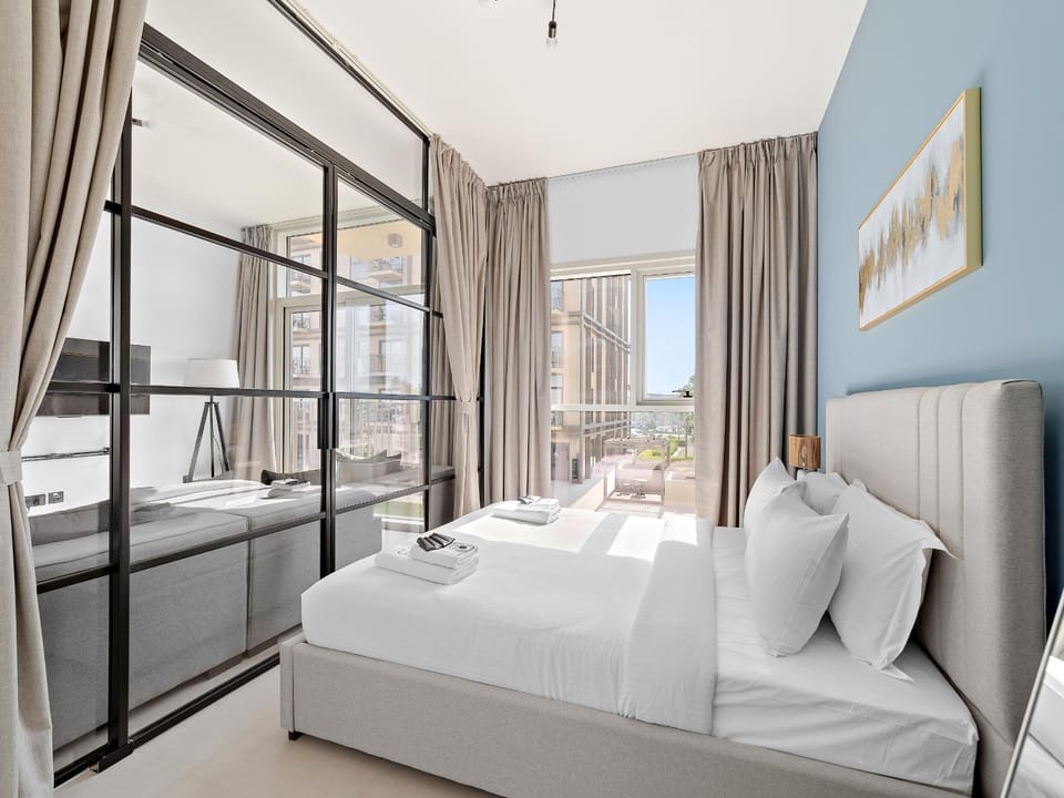 Classic Luxe 2BDR in Collective Apartment in Dubai