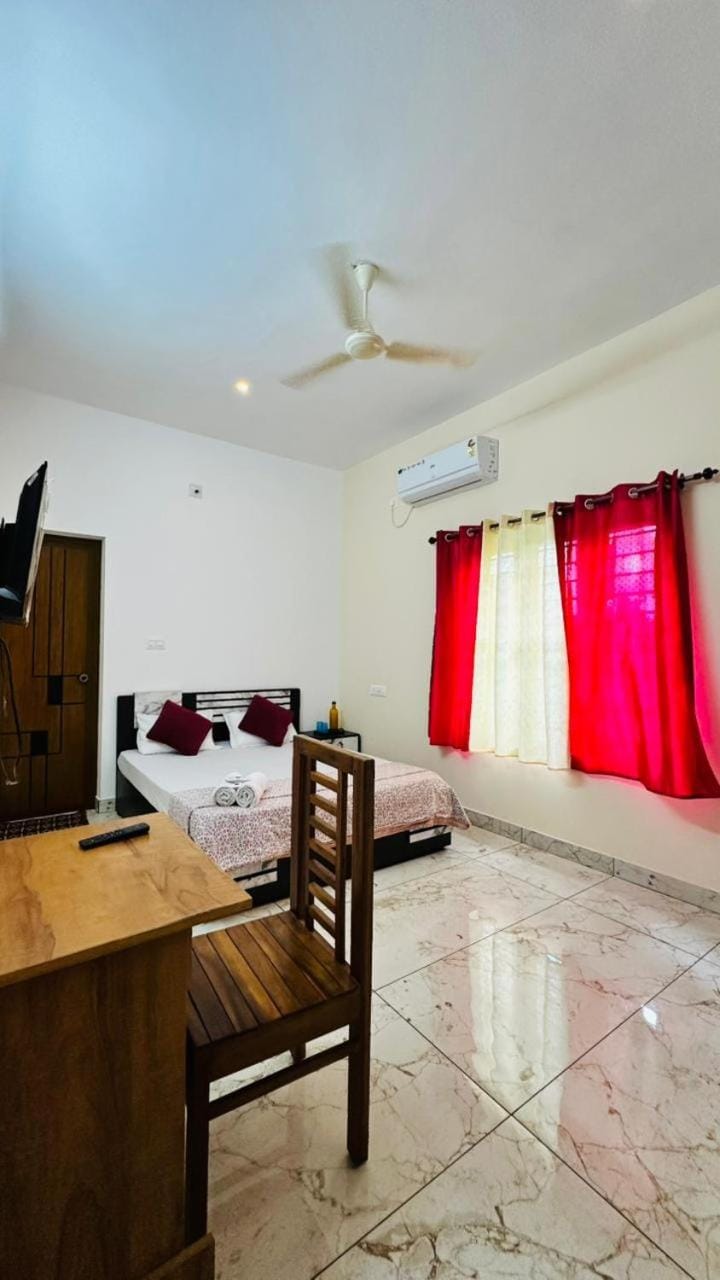 Rams Guest House Meadows Walk to Varkala Papnasam Beach - Groups & Couple friendly Vacation rental in Varkala