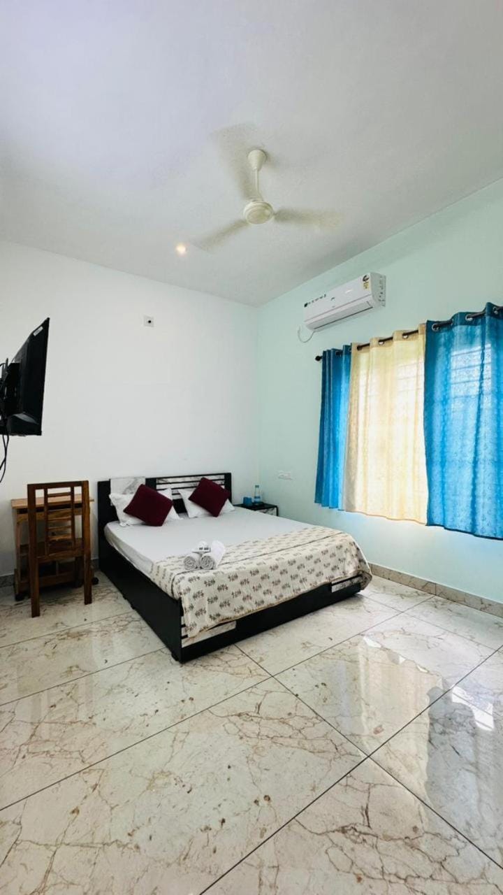 Rams Guest House Meadows Walk to Varkala Papnasam Beach - Groups & Couple friendly Vacation rental in Varkala