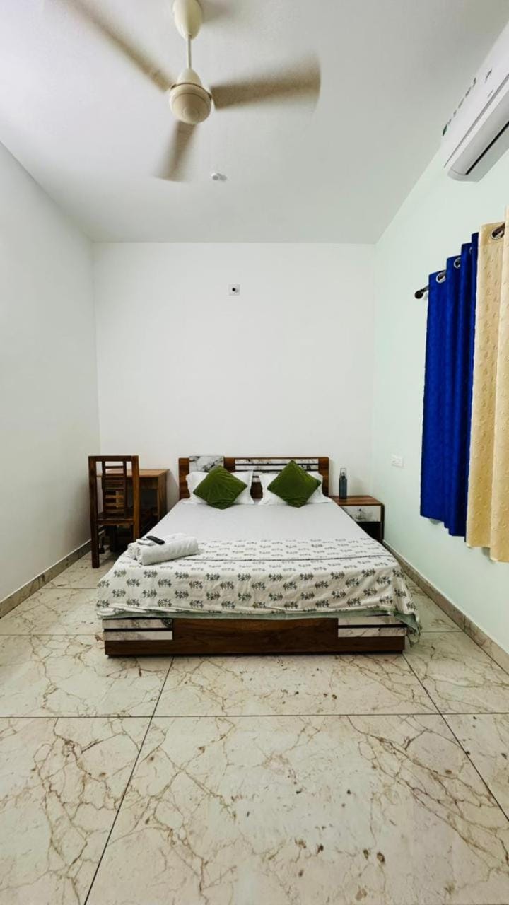 Rams Guest House Meadows Walk to Varkala Papnasam Beach - Groups & Couple friendly Vacation rental in Varkala