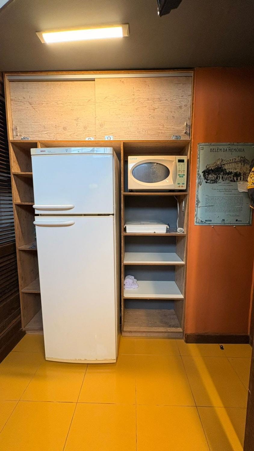 Kitchen or kitchenette, Communal kitchen, microwave