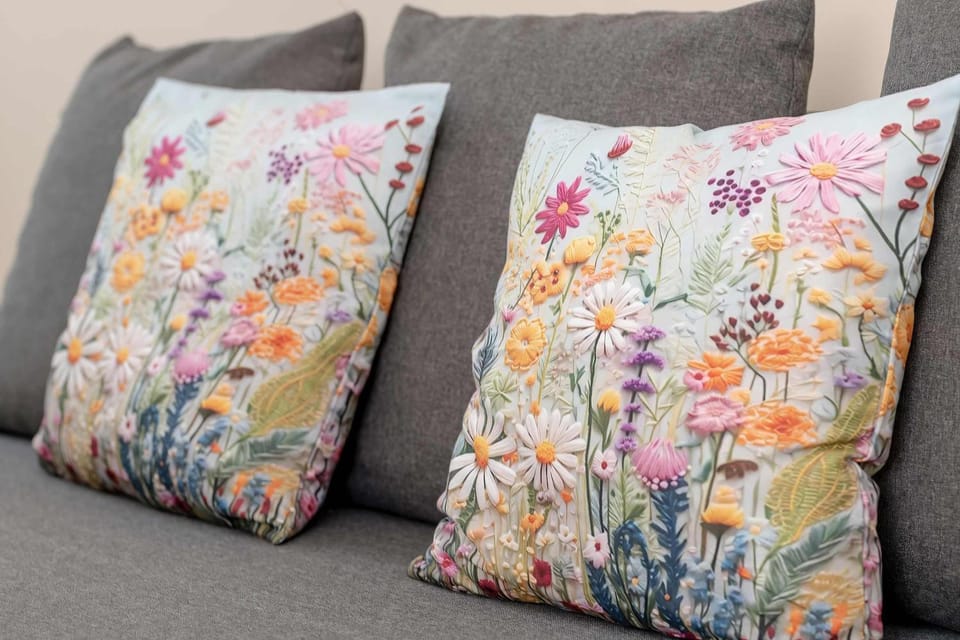 Bed, Photo of the whole room, Seating area, Bedroom