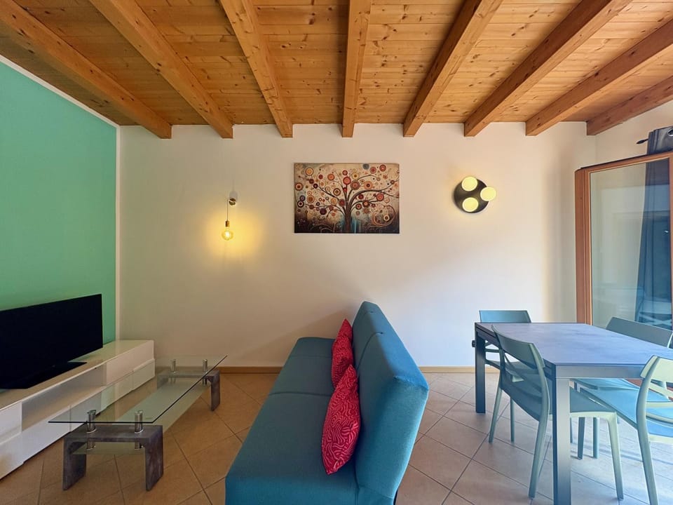 TV and multimedia, Living room, Dining area