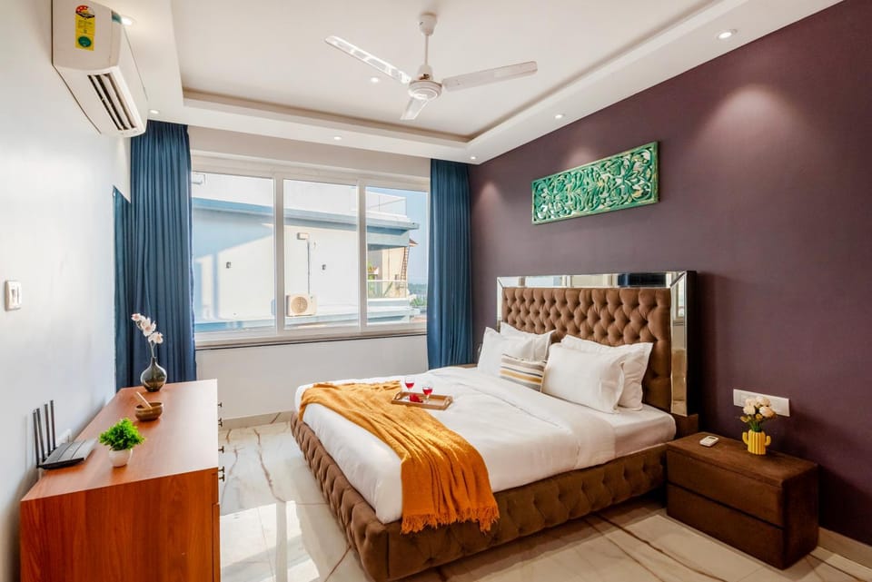 Photo of the whole room, Bedroom