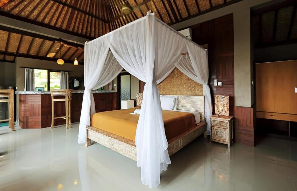 Huge Amazing Campuhan Ridge Walk view room Apartment in Payangan