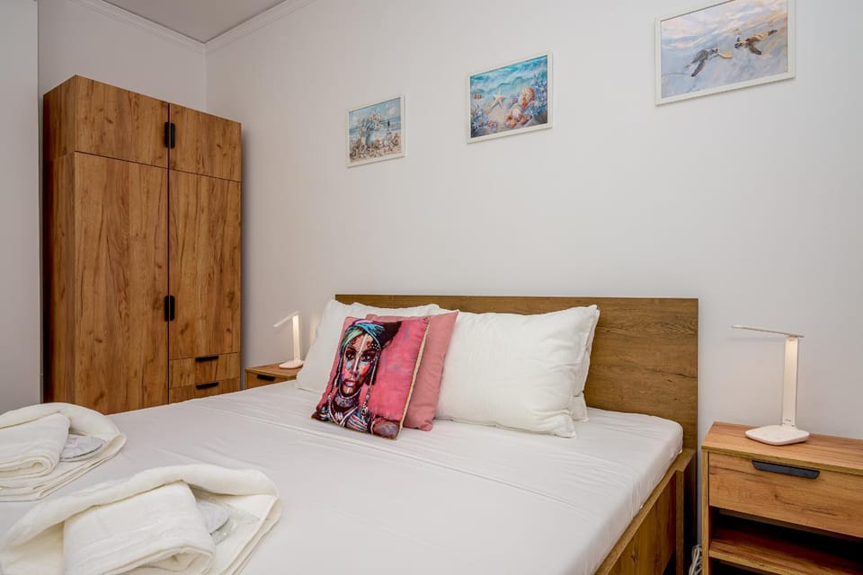 Bed, Photo of the whole room, Bedroom, towels, wardrobe
