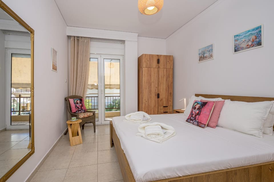 Bed, Photo of the whole room, Bedroom, towels, wardrobe