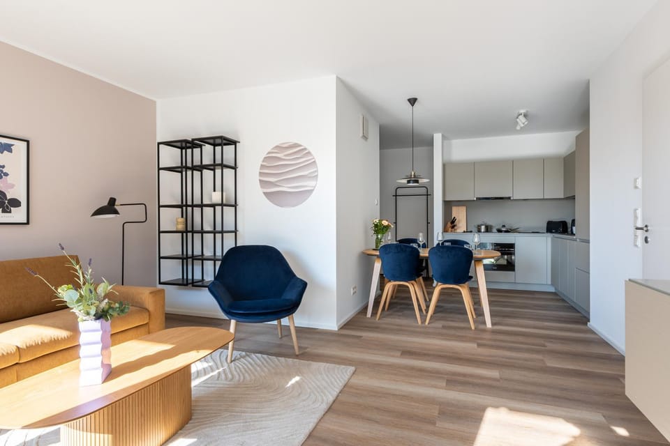 Kitchen or kitchenette, Living room, Seating area, Dining area, stove