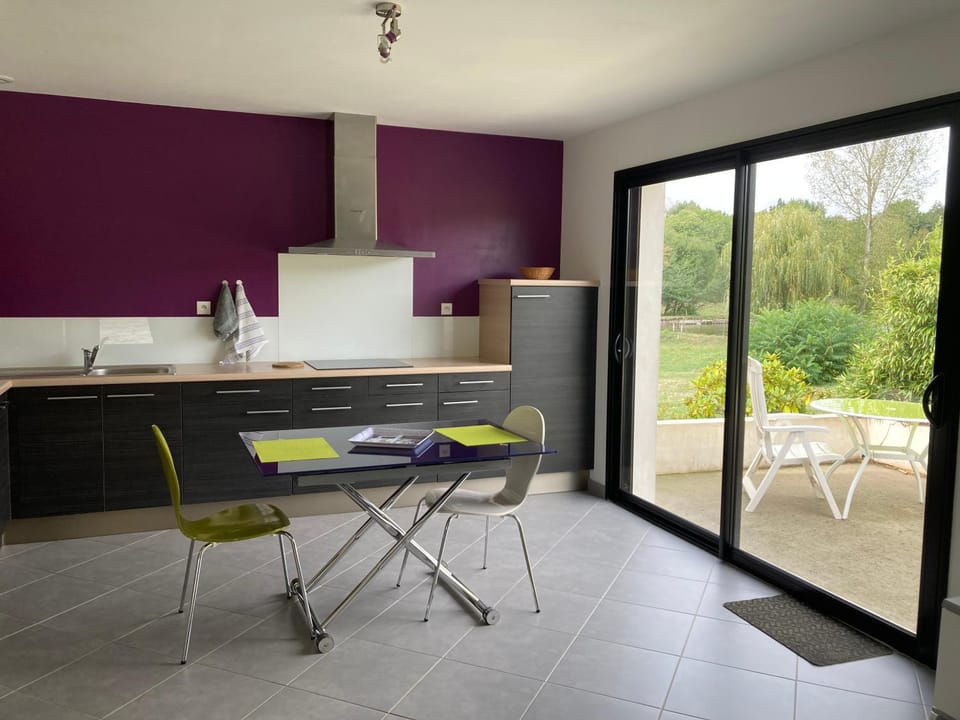View (from property/room), Kitchen or kitchenette, Dining area