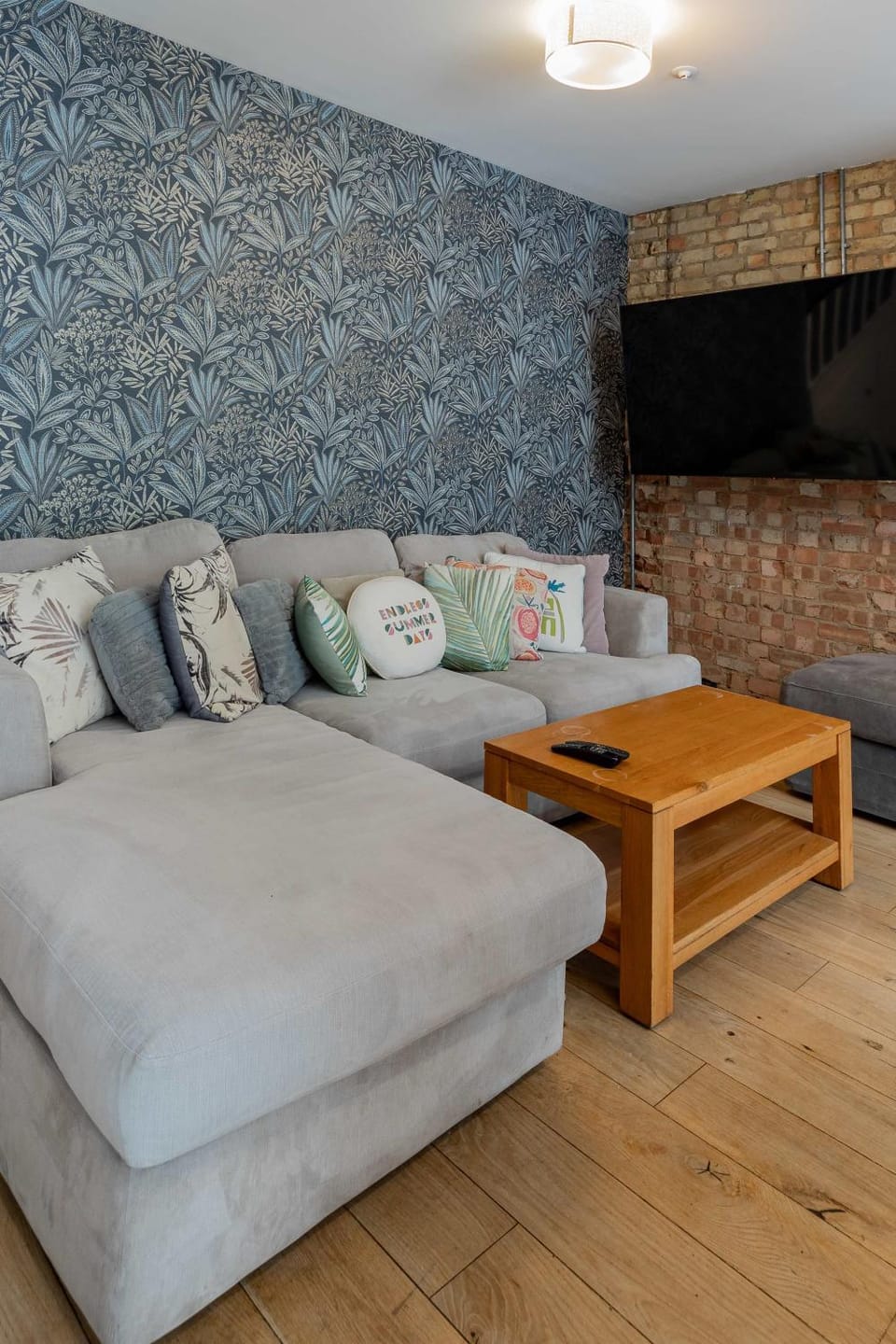 Spacious 5 Bedroom Home with Garden in Tooting House in London Borough of Croydon