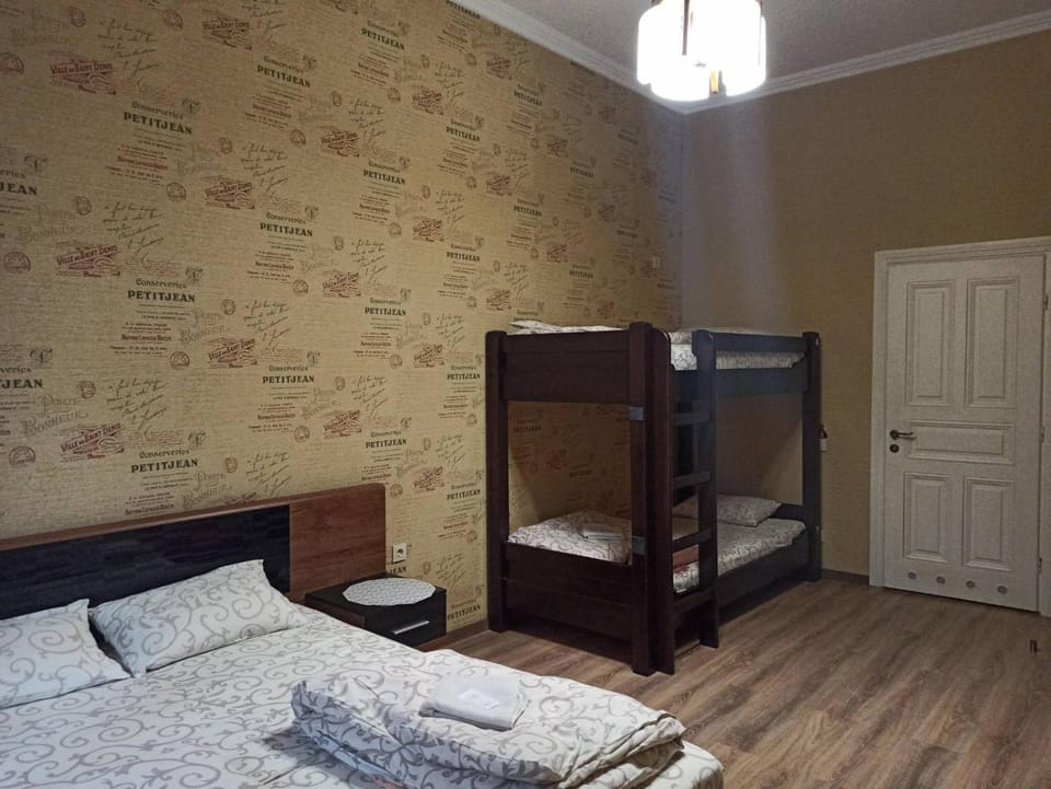 Квартира для 15 осіб,15 хв пішки від жд вокзалу Apartment in Lviv