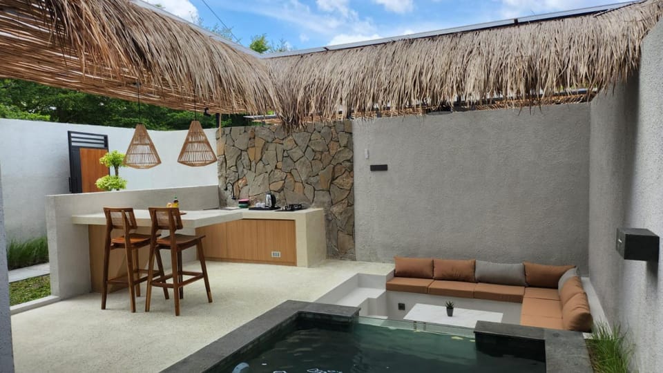 Seating area, Pool view