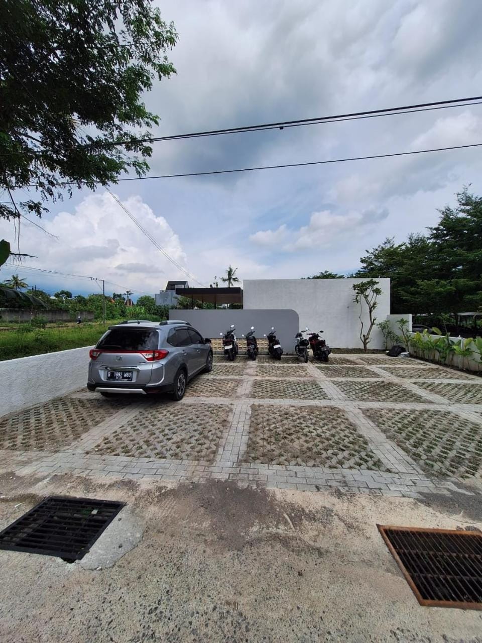 Neighbourhood, Parking