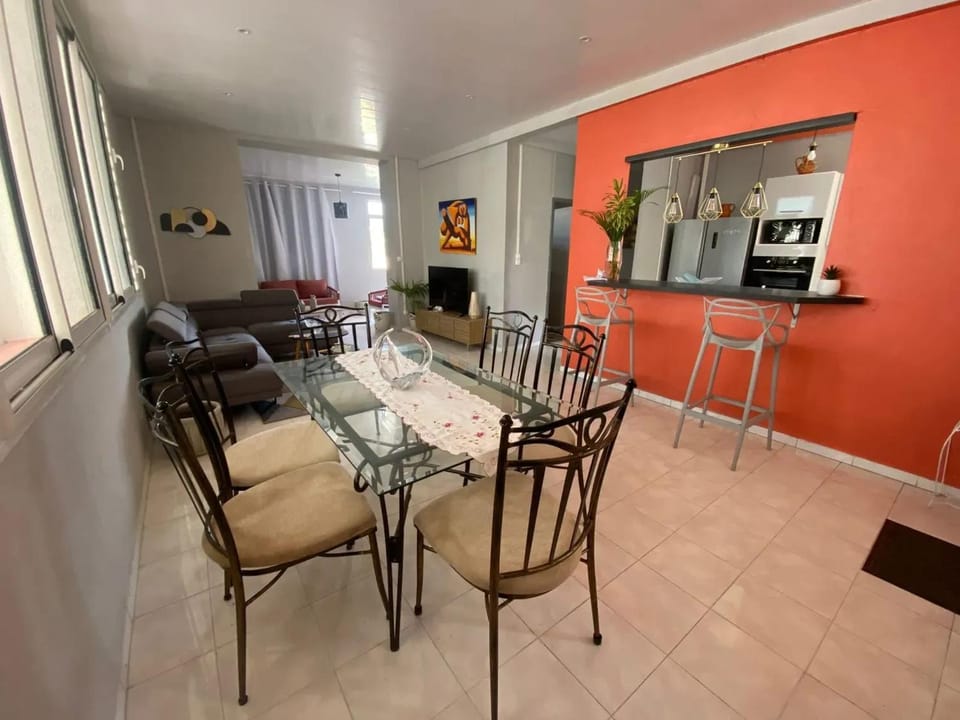 Appartement spacieux à Schoelcher avec piscine partagée Apartment in Fort-de-France