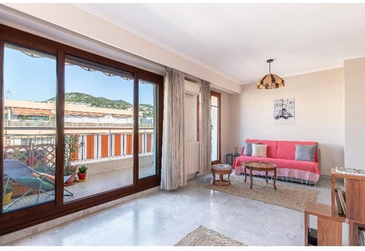 Nice Port Apartment Top Floor Terrace Near Transport Sleeps 4 Apartment in Nice