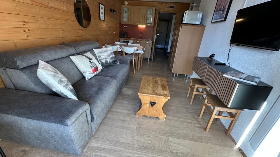 TV and multimedia, View (from property/room), Kitchen or kitchenette, Living room, Seating area, kitchen