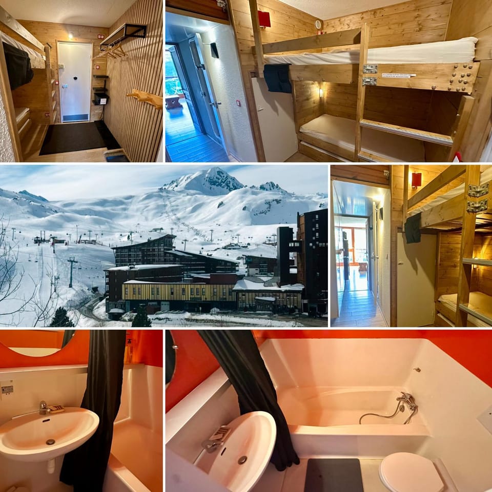 Toilet, Bathroom, Photo of the whole room, Bedroom, City view, Bath, storage