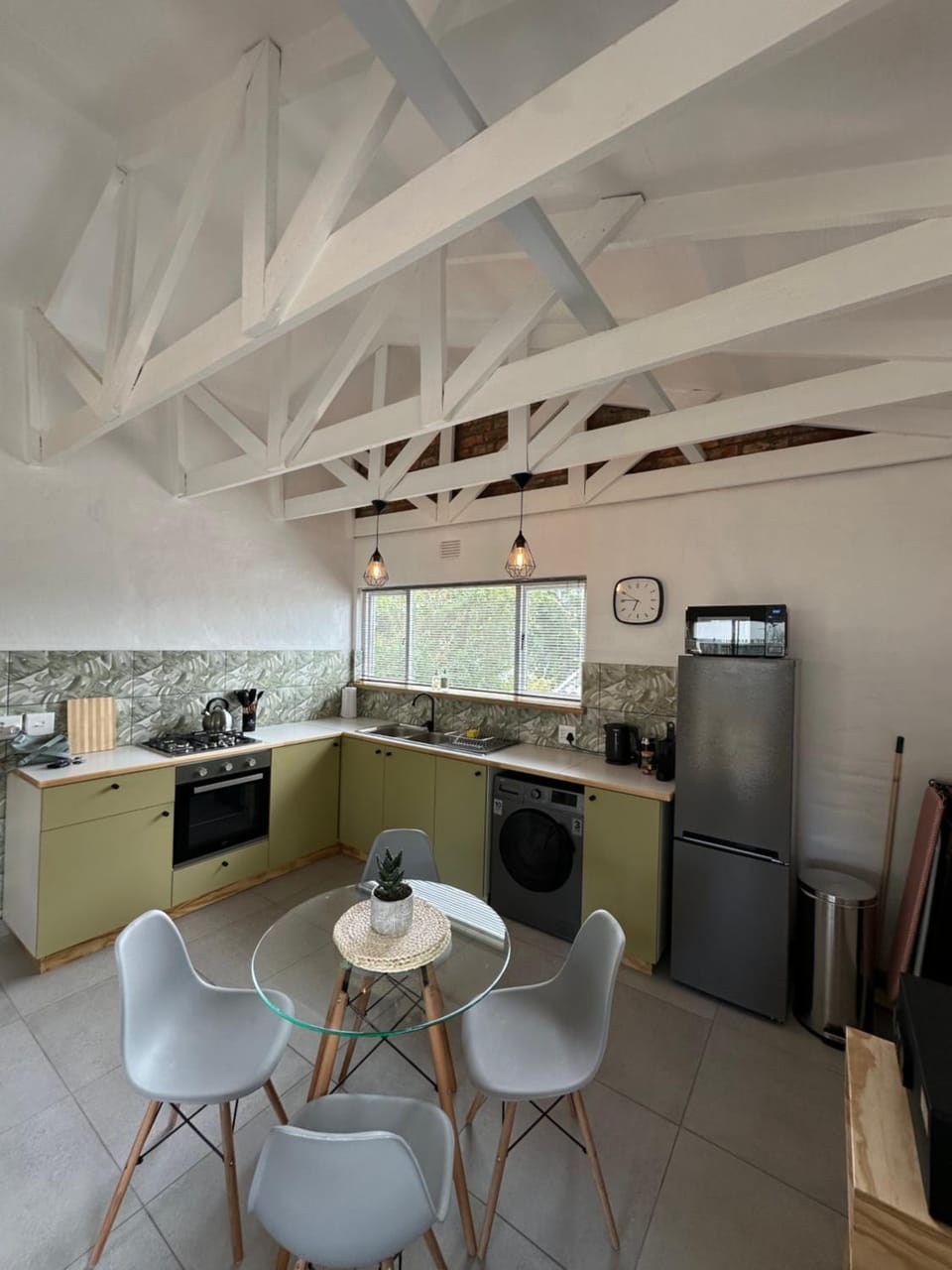 Kitchen or kitchenette, Dining area, oven, stove, toaster