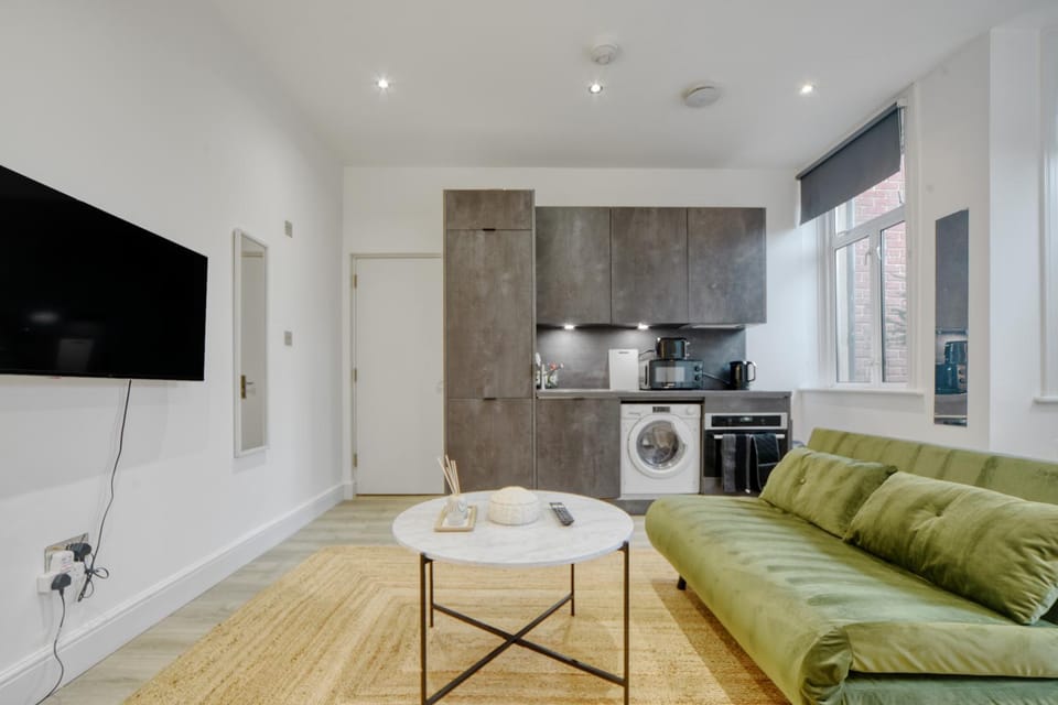Bright & Cozy Hideaway Apartment in Bromley