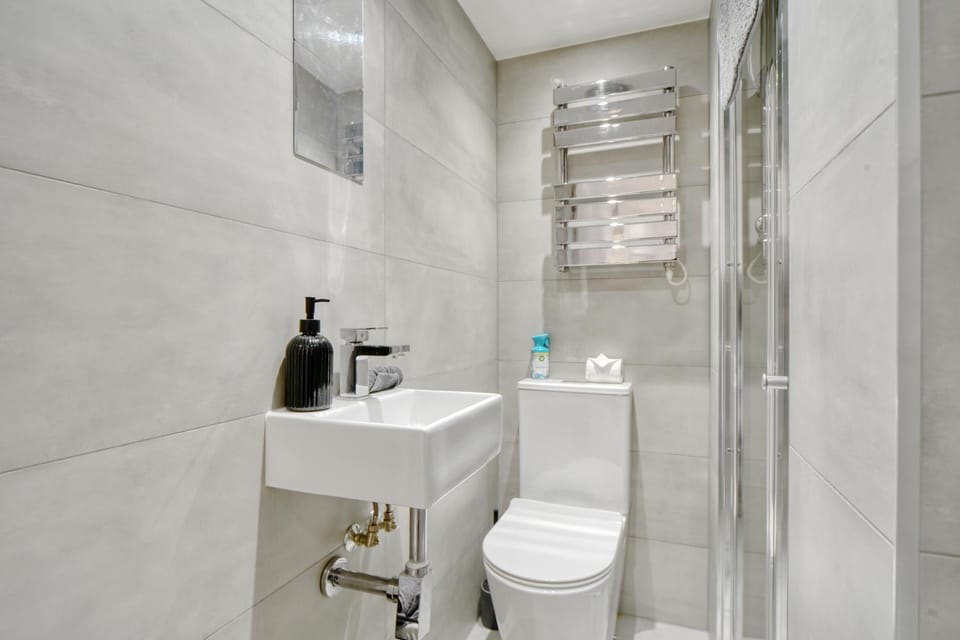 Bright & Cozy Hideaway Apartment in Bromley